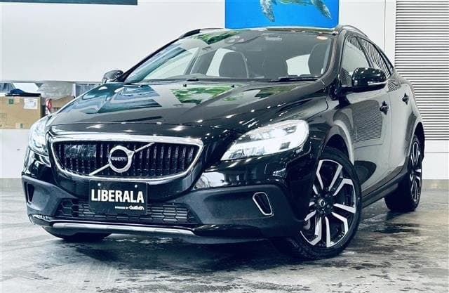 2020 VOLVO V40