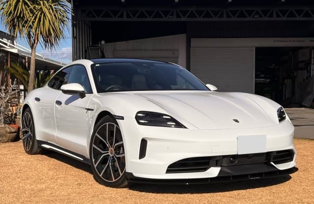2025 PORSCHE TAYCAN