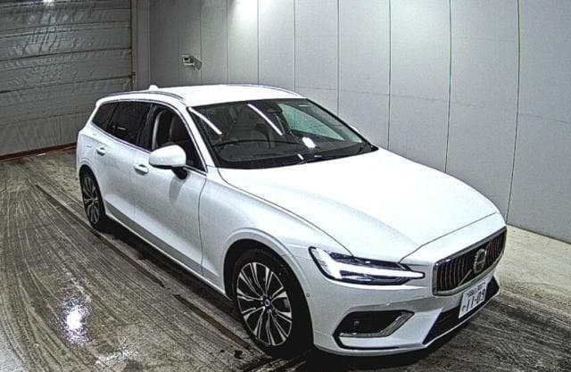 2025 VOLVO V60