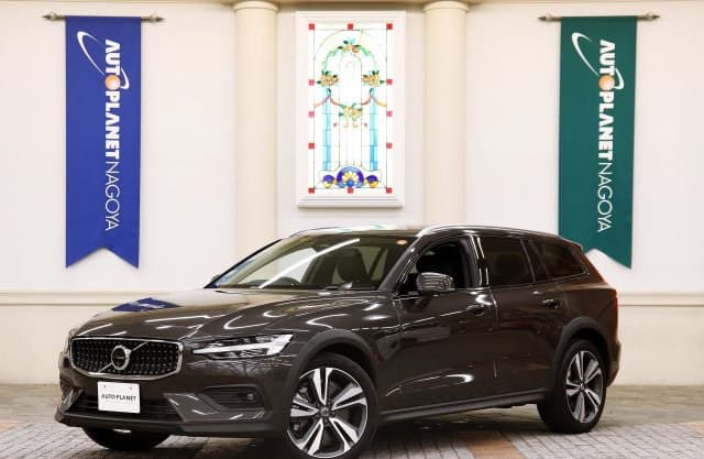 2024 VOLVO V60