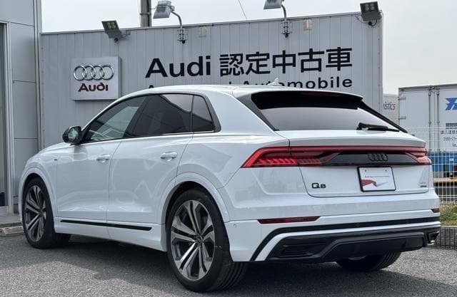 2023 AUDI Q8
