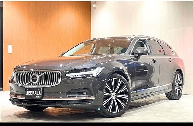 2021 VOLVO V90