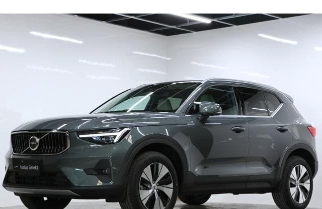 2026 VOLVO XC40
