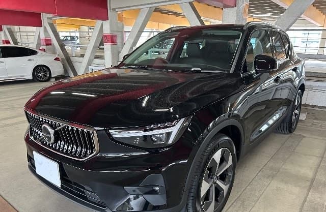 2026 VOLVO XC40