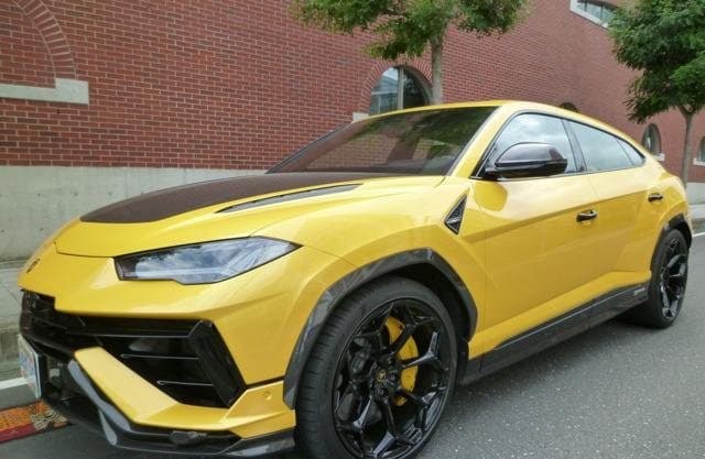 2025 LAMBORGHINI URUS