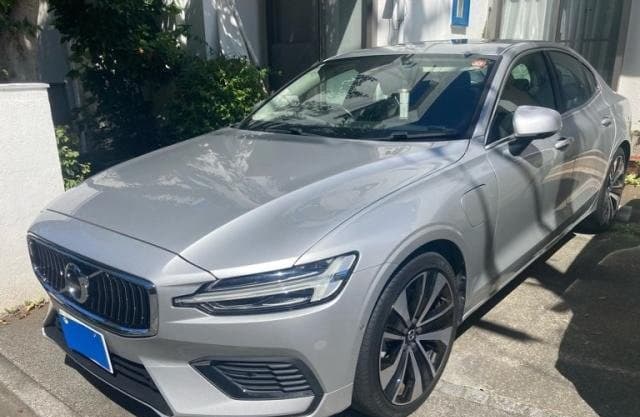 2022 VOLVO S60